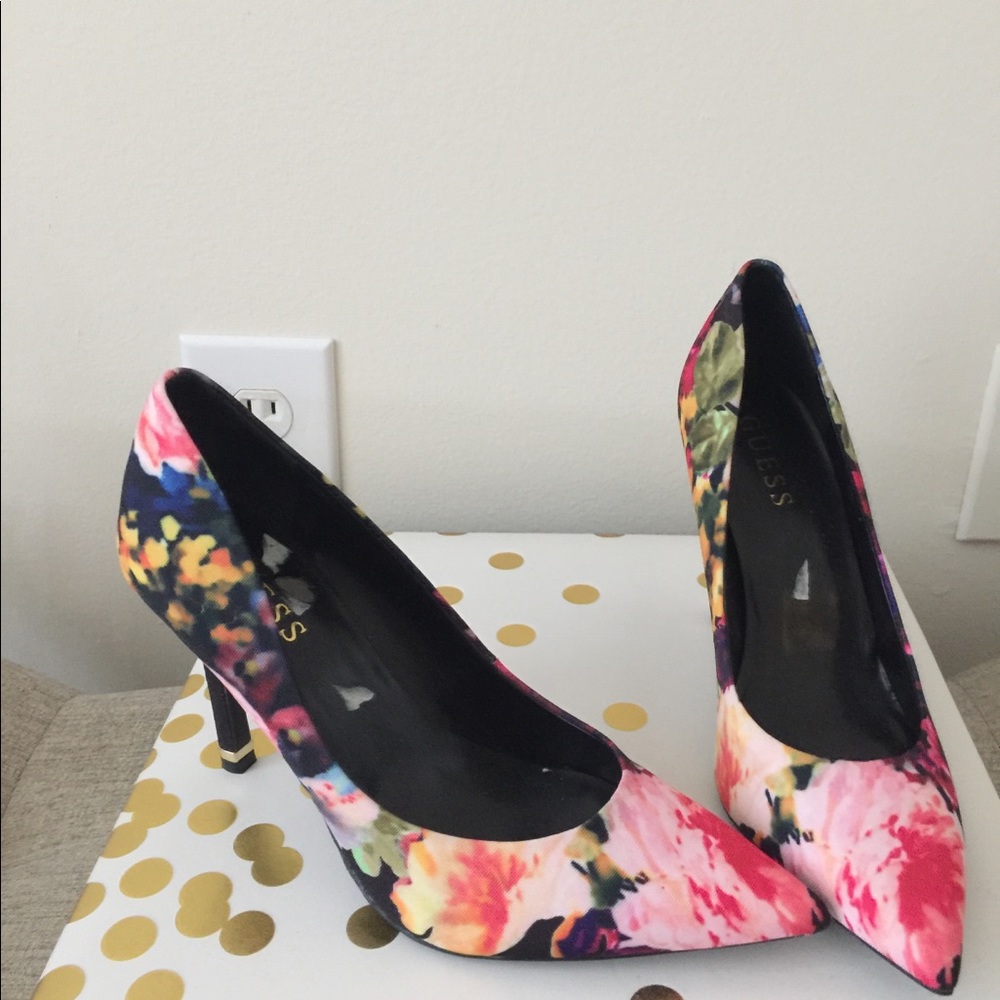 Guess floral print heels